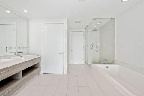 Condo in Miami, Florida, 2 bedrooms  № 2026852 - photo 9