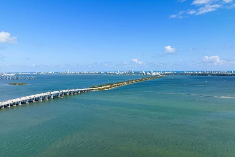 Condo in Miami, Florida, 2 bedrooms  № 2026852 - photo 3