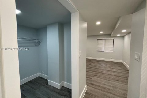 Condo in Davie, Florida, 2 bedrooms  № 2064336 - photo 9