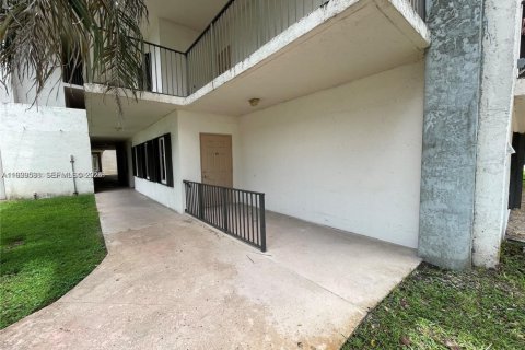 Condo in Davie, Florida, 2 bedrooms  № 2064336 - photo 18