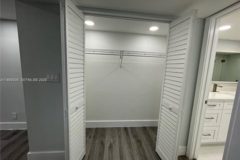 Condo in Davie, Florida, 2 bedrooms  № 2064336 - photo 15