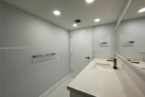 Condo in Davie, Florida, 2 bedrooms  № 2064336 - photo 17