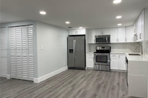 Condo in Davie, Florida, 2 bedrooms  № 2064336 - photo 2