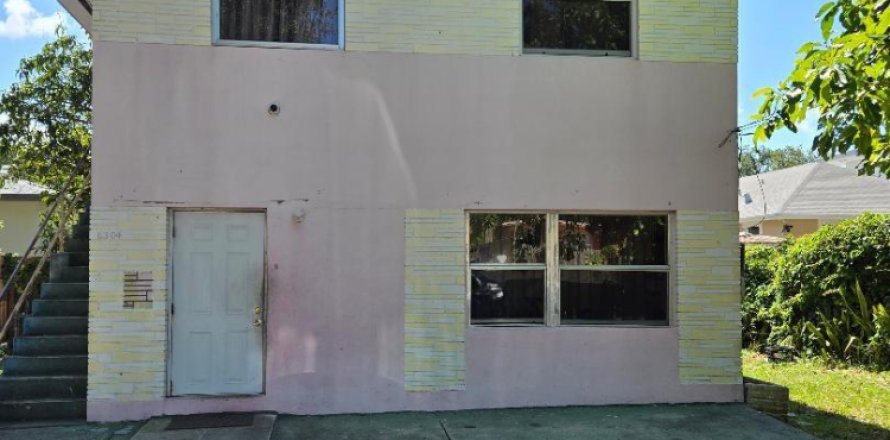 Propiedad comercial en Miami, Florida 89.93 m2 № 1162021