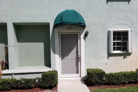 Townhouse in Hypoluxo, Florida 2 bedrooms, 104.79 sq.m. № 2033304