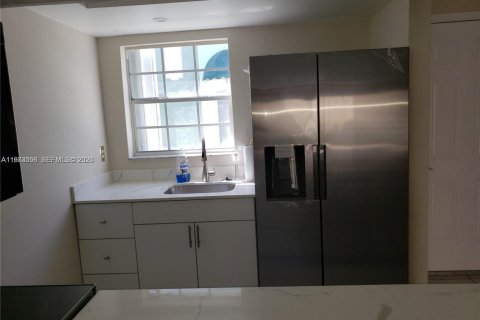 Townhouse in Hypoluxo, Florida 2 bedrooms, 104.79 sq.m. № 2033304 - photo 5