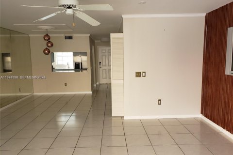 Townhouse in Hypoluxo, Florida 2 bedrooms, 104.79 sq.m. № 2033304 - photo 10