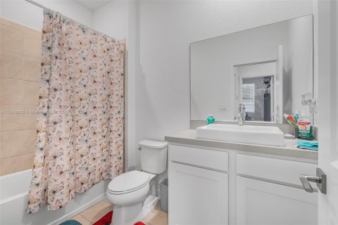 Townhouse in Florida City, Florida 3 bedrooms, 136.19 sq.m. № 1842356 - photo 18