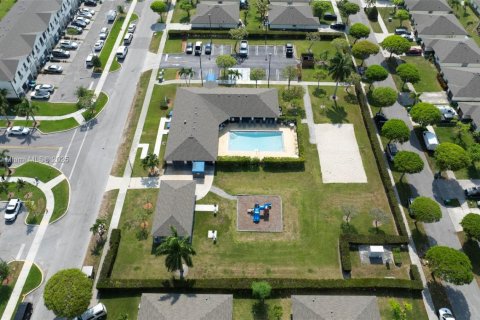 Townhouse in Florida City, Florida 3 bedrooms, 136.19 sq.m. № 1842356 - photo 25