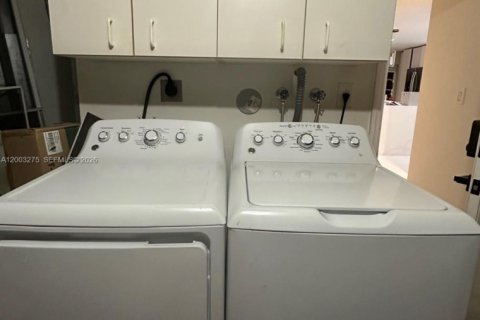 Adosado en venta en Doral, Florida, 3 dormitorios, 161.93 m2 № 2089856 - foto 28