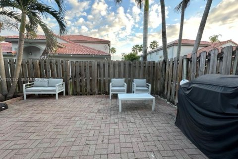 Adosado en venta en Doral, Florida, 3 dormitorios, 161.93 m2 № 2089856 - foto 29