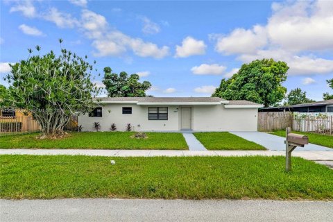 Casa en Miami, Florida 4 dormitorios, 164.07 m2 № 2380069
