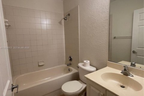 Touwnhouse à vendre à Riviera Beach, Floride: 3 chambres, 122.45 m2 № 2061204 - photo 11