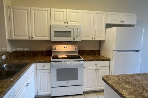 Touwnhouse à vendre à Riviera Beach, Floride: 3 chambres, 122.45 m2 № 2061204 - photo 4