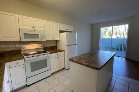 Touwnhouse à vendre à Riviera Beach, Floride: 3 chambres, 122.45 m2 № 2061204 - photo 7