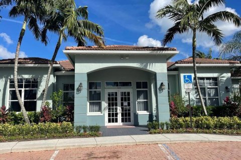 Touwnhouse à vendre à Riviera Beach, Floride: 3 chambres, 122.45 m2 № 2061204 - photo 2