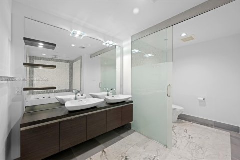 Купить кондоминиум в Майами, Флорида 1 спальня, 76.37м2, № 1937728 - фото 13