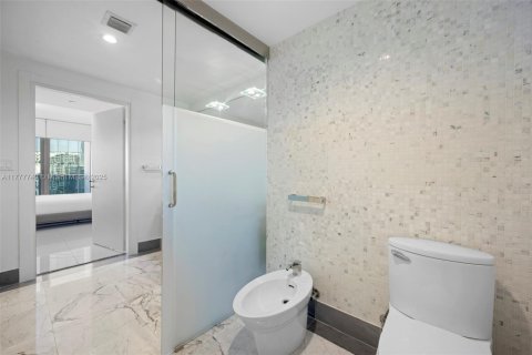 Condominio en venta en Miami, Florida, 1 dormitorio, 76.37 m2 № 1937728 - foto 16