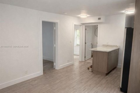 Casa en alquiler en Miami, Florida, 2 dormitorios № 2055472 - foto 13