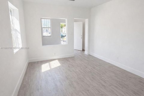 Casa en alquiler en Miami, Florida, 2 dormitorios № 2055472 - foto 2