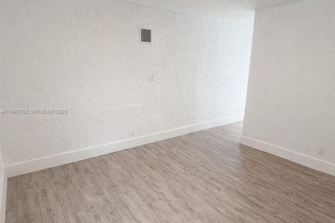 Casa en alquiler en Miami, Florida, 2 dormitorios № 2055472 - foto 14