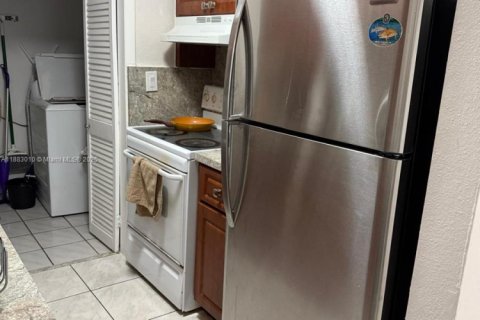 Villa ou maison à louer à Fort Lauderdale, Floride: 3 chambres, 266.26 m2 № 1941611 - photo 4