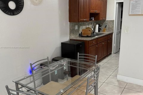 Villa ou maison à louer à Fort Lauderdale, Floride: 3 chambres, 266.26 m2 № 1941611 - photo 2