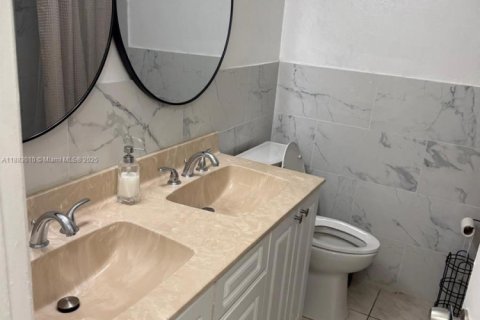 Villa ou maison à louer à Fort Lauderdale, Floride: 3 chambres, 266.26 m2 № 1941611 - photo 7