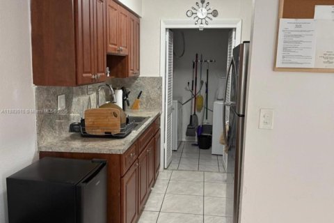 Villa ou maison à louer à Fort Lauderdale, Floride: 3 chambres, 266.26 m2 № 1941611 - photo 3