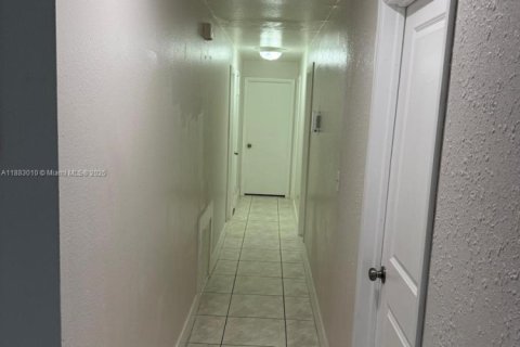 Villa ou maison à louer à Fort Lauderdale, Floride: 3 chambres, 266.26 m2 № 1941611 - photo 11