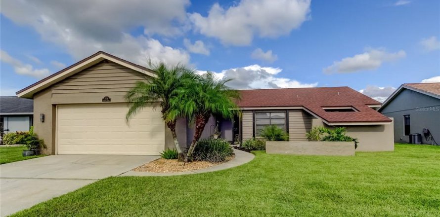 Casa en New Port Richey, Florida 3 dormitorios, 153.47 m2 № 1900145
