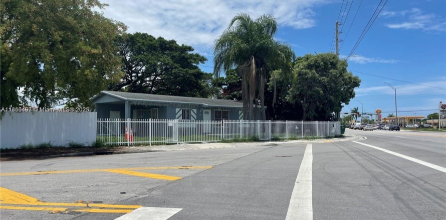 Villa ou maison à Miami, Floride 3 chambres, 84.73 m2 № 1889624