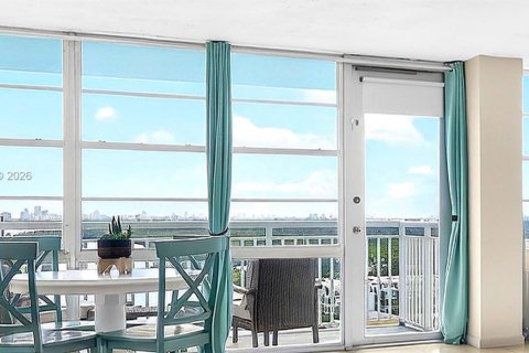 Condominio en Sunny Isles Beach, Florida, 1 dormitorio  № 2185918