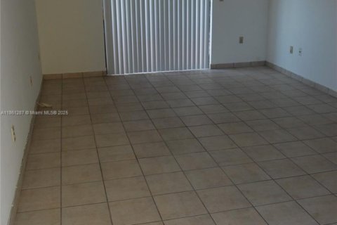 Copropriété à louer à Miami Beach, Floride: 1 chambre, 69.68 m2 № 1889382 - photo 4