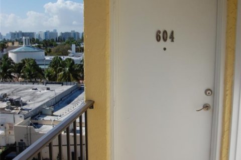 Copropriété à louer à Miami Beach, Floride: 1 chambre, 69.68 m2 № 1889382 - photo 2