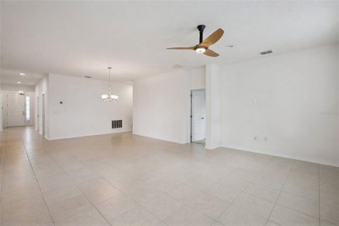 House in DeBary, Florida 3 bedrooms, 218.88 sq.m. № 2349314 - photo 10