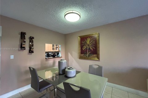 Copropriété à louer à Miami, Floride: 2 chambres, 78.04 m2 № 1927030 - photo 8