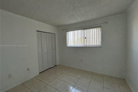 Copropriété à louer à Miami, Floride: 2 chambres, 78.04 m2 № 1927030 - photo 9
