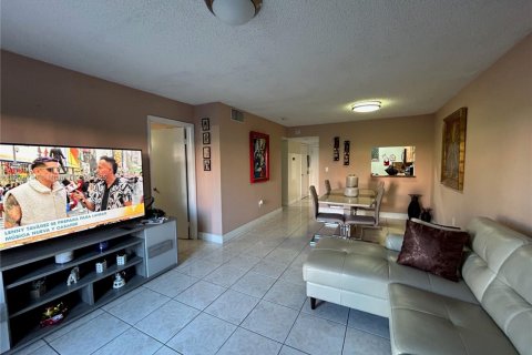 Copropriété à louer à Miami, Floride: 2 chambres, 78.04 m2 № 1927030 - photo 2