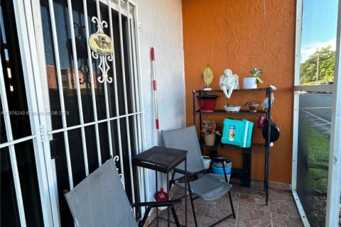 Copropriété à louer à Miami, Floride: 2 chambres, 78.04 m2 № 1927030 - photo 16