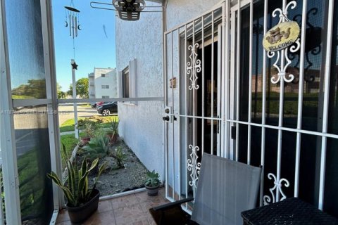 Copropriété à louer à Miami, Floride: 2 chambres, 78.04 m2 № 1927030 - photo 17