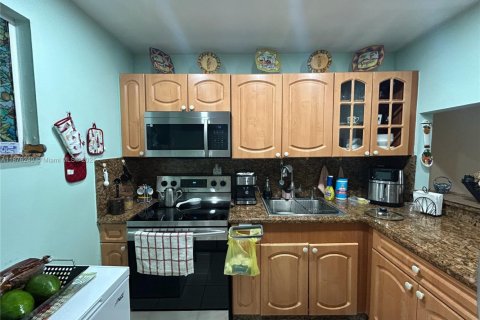 Copropriété à louer à Miami, Floride: 2 chambres, 78.04 m2 № 1927030 - photo 7