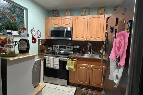 Copropriété à louer à Miami, Floride: 2 chambres, 78.04 m2 № 1927030 - photo 6