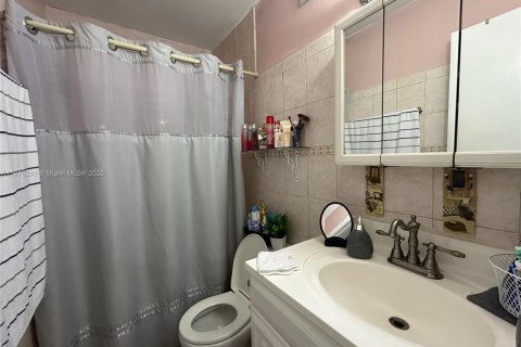 Copropriété à louer à Miami, Floride: 2 chambres, 78.04 m2 № 1927030 - photo 14