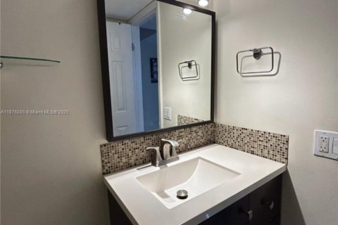 Copropriété à louer à Miami, Floride: 2 chambres, 78.04 m2 № 1927030 - photo 11