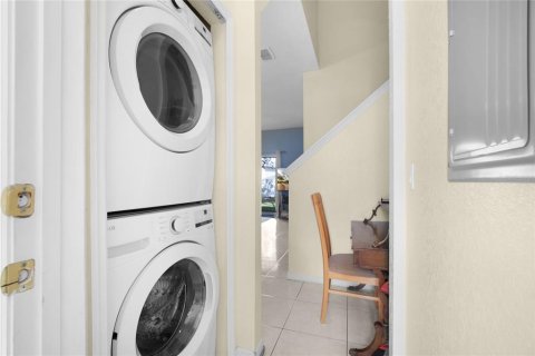 Adosado en venta en Davenport, Florida, 4 dormitorios, 135.36 m2 № 2094223 - foto 15