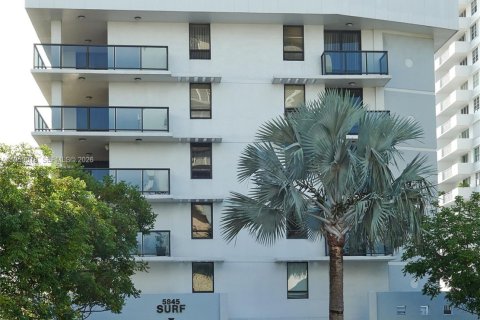 Снять в аренду кондоминиум в Майами-Бич, Флорида 2 спальни, 160.07м2, № 2005631 - фото 2