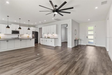 House in Howey-in-the-Hills, Florida 3 bedrooms, 205.31 sq.m. № 2094401 - photo 15