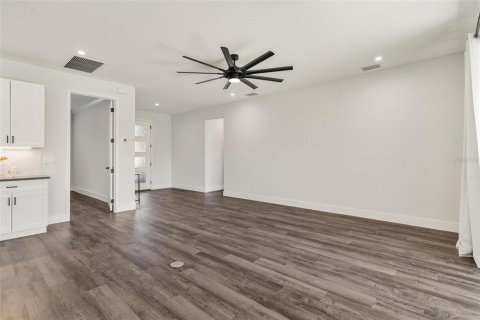 House in Howey-in-the-Hills, Florida 3 bedrooms, 205.31 sq.m. № 2094401 - photo 14