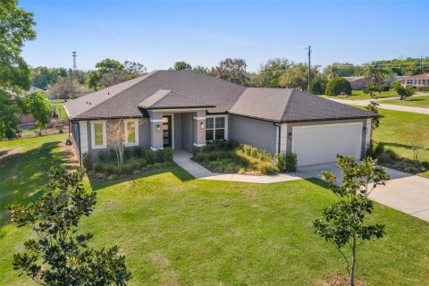 House in Howey-in-the-Hills, Florida 3 bedrooms, 205.31 sq.m. № 2094401 - photo 2